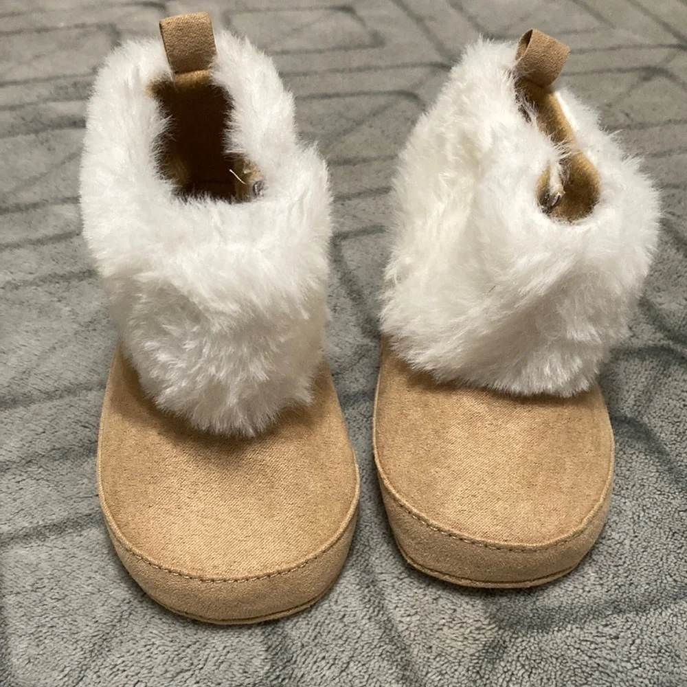 Rising star baby ugg like boots size 9-12 months